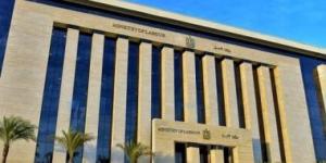 بأمر القانون.. يحق للعامل الحصول على أجازة لأداء الامتحانات - كورة نيوز