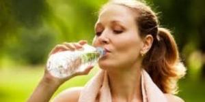 لو بتحس بألم فى المعدة بعد شرب المياه.. فتش عن هذه الأسباب - كورة نيوز