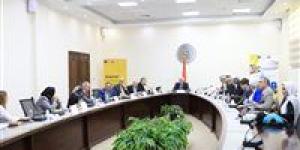 "عاشور"
      يعقد
      اجتماعًا
      مع
      مجموعة
      خبراء
      تطوير
      التعليم
      العالي
      ضمن
      برنامج
      "إيراسموس" - كورة نيوز