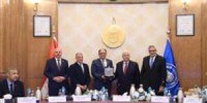 جامعة
      حلوان
      تتصدر
      فئة
      الجامعات
      بين
      20–50
      عامًا
      في
      مسابقة
      “أفضل
      جامعة
      صديقة
      للبيئة”
      للعام
      الجامعي
      2024/2025 - كورة نيوز