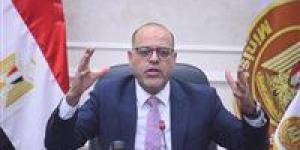 وزير
      العمل
      يقرر
      إيقاف
      11
      شركة
      لإلحاق
      العمالة
      بالخارج
      لمخالفتها
      أحكام
      القانون - كورة نيوز