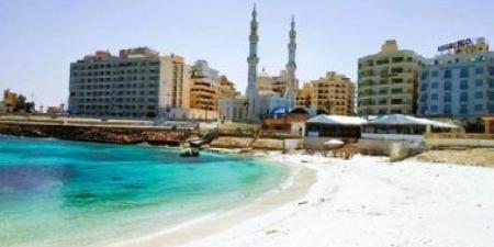 الوجهة المفضلة تعود للتألق.. شواطئ مطروح والساحل الشمالي تستعد للصيف - كورة نيوز