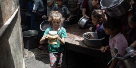 شبح المجاعة يطارد الأهالى.. مليون مواطن يواجهون الجوع فى شوارع غزة - كورة نيوز