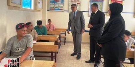 محافظ الجيزة يتفقد لجان امتحانات الشهادة الإعدادية بمدارس بولاق الدكرور.. صور - كورة نيوز