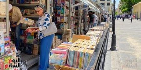 الكتب بتتباع بالعين والقلب.. شارع النبي دانيال موطن وملاذ الباحثين وعشاق القراءة - كورة نيوز