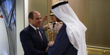 الشيخ محمد بن زايد يستقبل الرئيس السيسى بمطار أبو ظبى ويعقدان اجتماعًا ثنائيًا - كورة نيوز