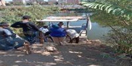 طلاب
      بسوهاج
      يستخدمون
      معدية
      غير
      مرخصة
      للذهاب
      إلى
      المدرسة..
      والمحافظ
      يتدخل - كورة نيوز