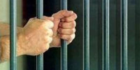 ضبط
      صاحب
      محل
      بقالة
      بكفر
      شكر
      بتهمة
      هتك
      عرض
      طالبة
      إعدادي - كورة نيوز