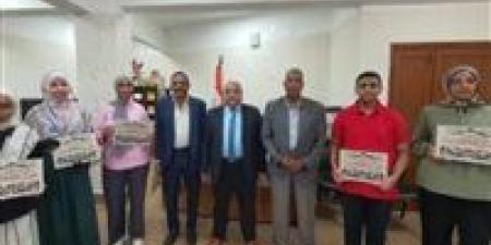 بالأسماء..
وكيل
تعليم
الأقصر
يكرم
أوائل
الإعدادية
بعد
نتيجة
التظلمات - كورة نيوز