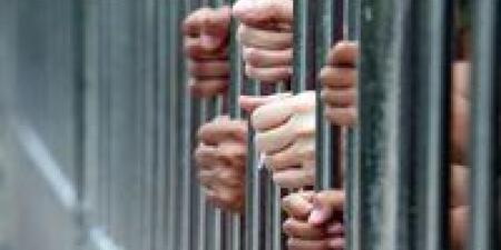 المشدد
12
عامًا
لمدرس
هتك
عرض
فتاة
ومارس
مهنة
الصيدلة
دون
ترخيص
في
شبرا - كورة نيوز