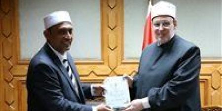 وكيل
الأزهر
يلتقي
وزير
الشئون
الدينية
بماليزيا
لبحث
سبل
تعزيز
التعاون
في
التعليم
والدعوة - كورة نيوز