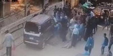 عاجل..
وفاة
طالبة
وإصابة
3
تلاميذ
دهستهم
سيارة
أمام
مدرستهم
بسنورس
«فيديو» - كورة نيوز