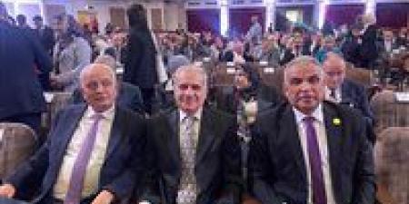 رئيس
      جامعة
      أسوان
      يشارك
      في
      احتفالية
      جامعة
      القاهرة
      خلال
      الزيارة
      التاريخية
      لرئيس
      كوريا - كورة نيوز