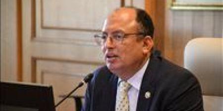 رئيس
      جامعة
      حلوان
      يهنئ
      أعضاء
      اللجان
      التخصصية
      لمعاونة
      اللجنة
      العليا
      للجان
      العلمية - كورة نيوز