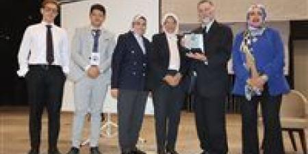 جامعة
      بني
      سويف
      الأهلية
      تستقبل
      الدكتور
      دوجلاس
      رايني
      أستاذ
      الكيمياء
      بساوث
      داكوتا
      الأمريكية - كورة نيوز