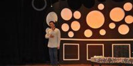 عاجل..
      الفنان
      سامح
      حسين
      يكشف
      حقيقة
      تعيينه
      عضوا
      بهيئة
      تدريس
      جامعة
      حلوان - كورة نيوز