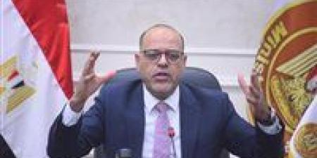 وزير
      العمل
      يقرر
      إيقاف
      11
      شركة
      لإلحاق
      العمالة
      بالخارج
      لمخالفتها
      أحكام
      القانون - كورة نيوز