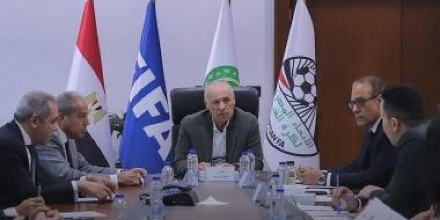 اتحاد الكرة يشترط سداد 10 ألاف جنيه رسوم الحصول على تراخيص الأندية - كورة نيوز