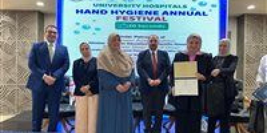وزير
      التعليم
      العالي:
      نولي
      اهتمامًا
      بتطبيق
      معايير
      الجودة
      ومكافحة
      العدوى
      داخل
      المستشفيات
      الجامعية - كورة نيوز