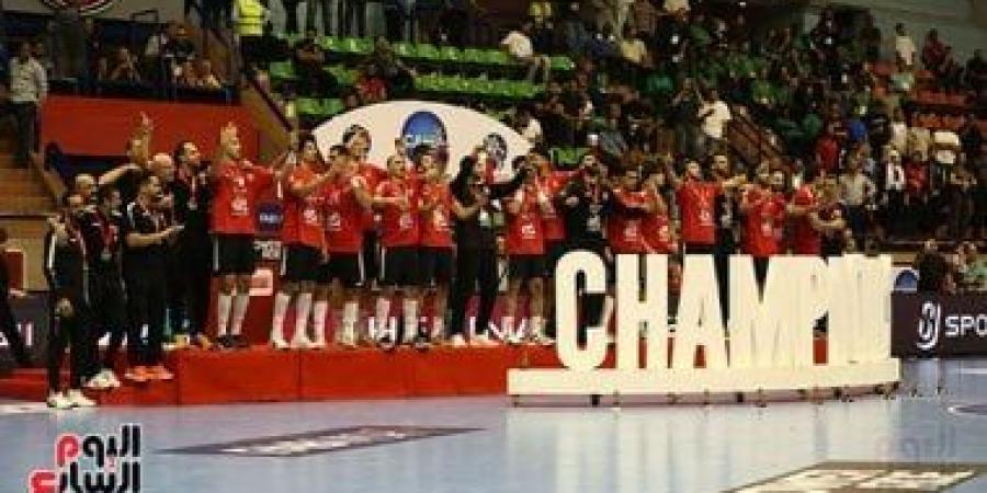 الأهلى يحصد الأخضر واليابس ويتوج بكأس الكؤوس الإفريقية على حساب الزمالك - كورة نيوز