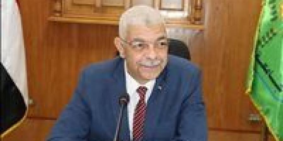 رئيس
      جامعة
      المنوفية
      يتفقد
      المجمع
      النظري
      ويتابع
      تجهيزات
      مراكز
      القياس
      والتقويم - كورة نيوز