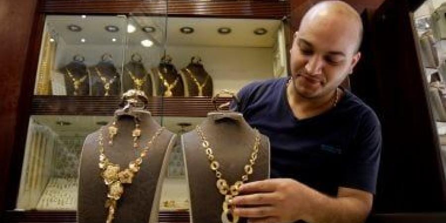 رئيس شعبة الذهب يكشف سبب قفزة سعر الذهب اليوم - كورة نيوز