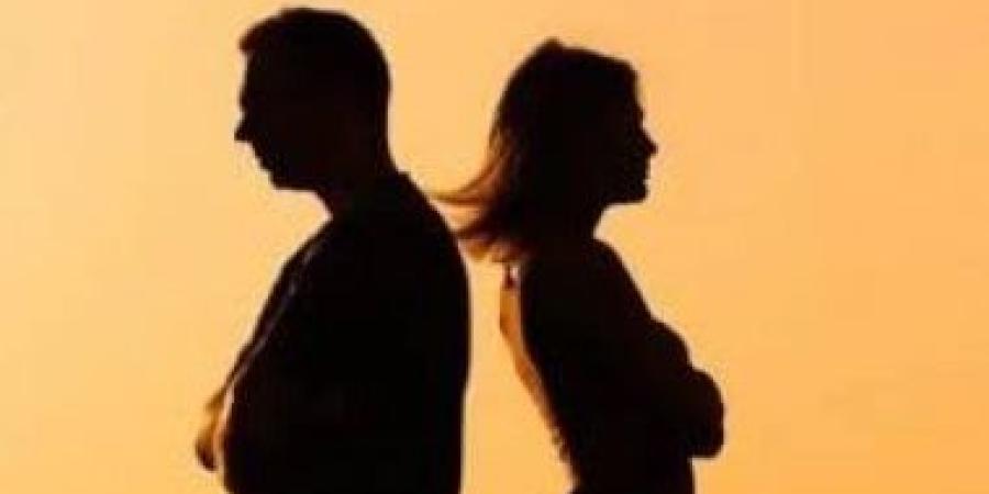 زوجة تلاحق زوجها بالطلاق بسبب إصرار والدته على الاستحواذ على راتبها - كورة نيوز