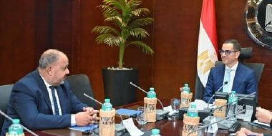 وزير الاستثمار يبحث مع ممثلى قطاع القطن سبل دعم الزراعة والتصدير - كورة نيوز