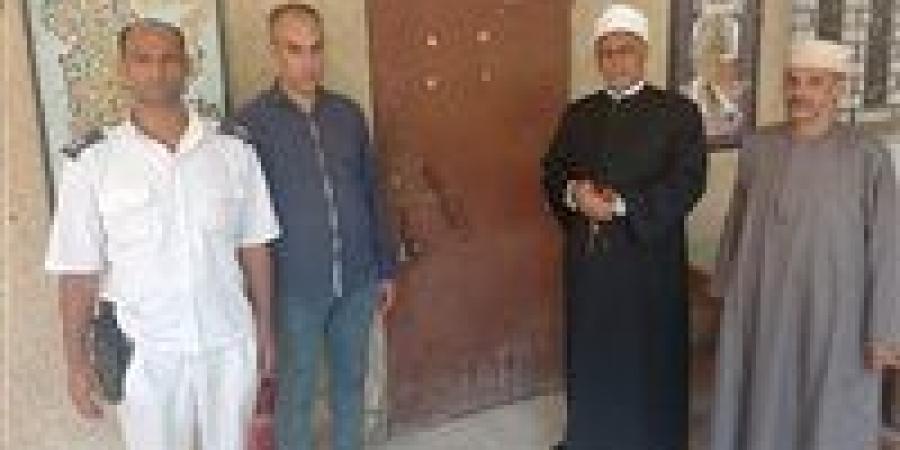 رئيس
      الإدارة
      المركزية
      يتابع
      تأمين
      أسئلة
      الشهادة
      الثانوية
      الأزهرية
      بالقاهرة
      والجيزة - كورة نيوز