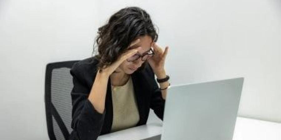 تناول الطعام والراحة حق كفله القانون للعامل خلال ساعات العمل - كورة نيوز