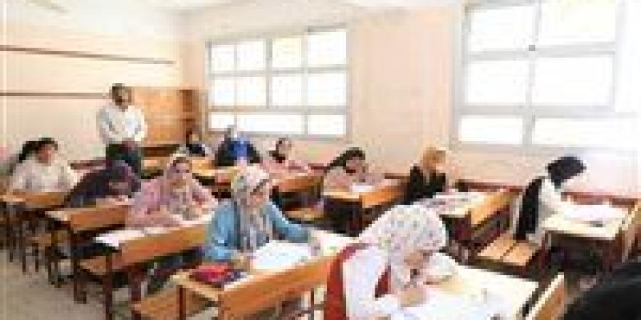 خلال امتحان اللغة الإنجليزية.. إصابة طالبتين بحالات إغماء وهبوط بالقليوبية - كورة نيوز