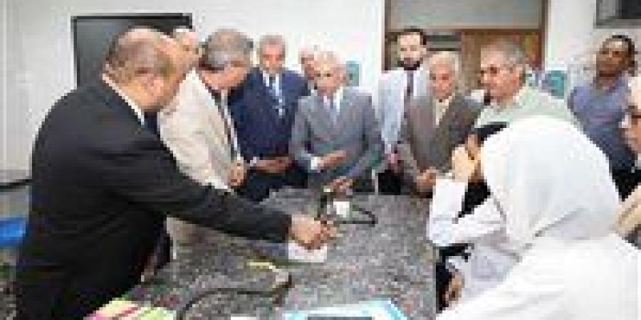 رئيس
      جامعة
      المنيا
      يتفقد
      بدء
      العمل
      التجريبي
      لمعامل
      كلية
      طب
      الأسنان - كورة نيوز