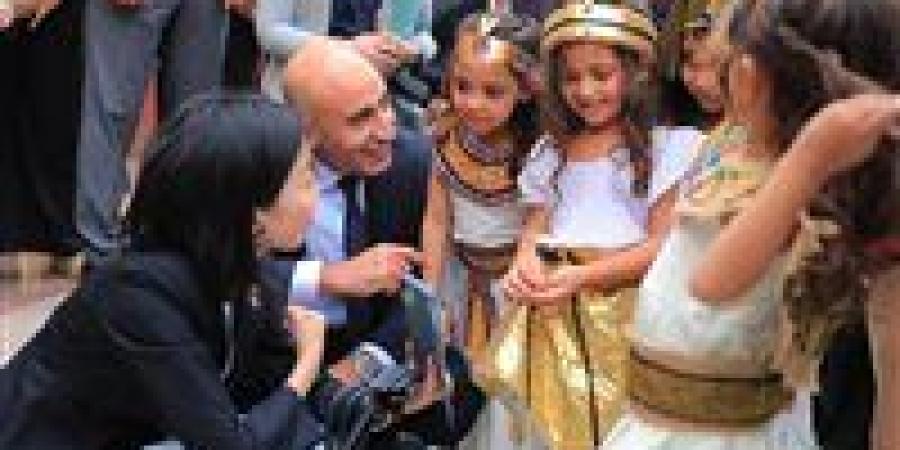 وزير
      التعليم
      يصطحب
      الأميرة
      أكيكو
      بزيارة
      للمدرسة
      المصرية
      اليابانية
      "صور" - كورة نيوز