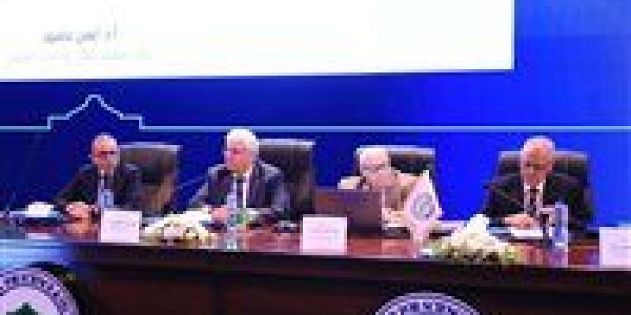 الامتحانات
      على
      الأبواب..
      «كشكول»
      يكشف
      خريطة
      أسئلة
      الترم
      الأول
      بامتحانات
      الجامعات - كورة نيوز