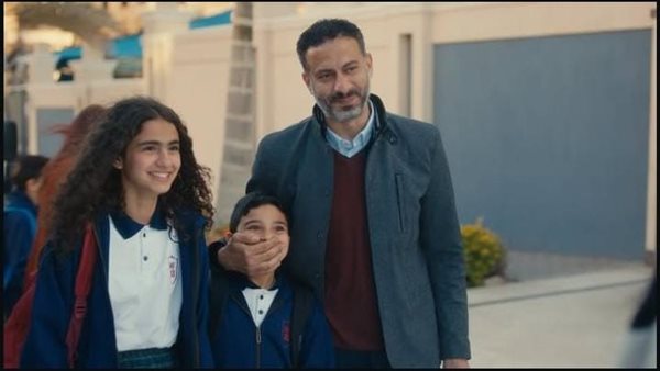 أب أرمل ويعاني مع ابنيه.. محمد فراج يخوض تجربة مؤثرة في مسلسل”كتالوج”(تفاصيل)
