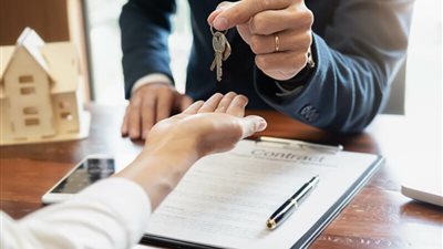 المستندات المطلوبة والرسوم.. طريقة تسجيل شقة في الشهر العقاري لعام 2025