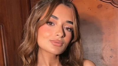 بالصور.. أول ظهور لملك أحمد زاهر برفقة والدها بعد تعافيها من أزمتها الصحية