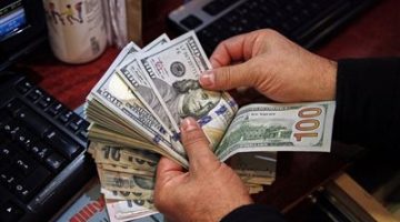 بعد هدوء خروج الأموال الساخنة.. سعر الدولار يعود للتراجع مقابل الجنيه