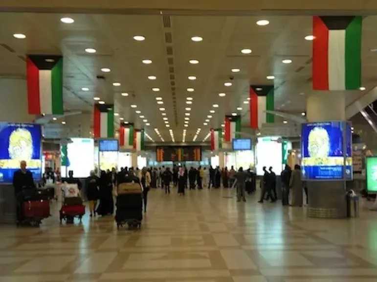 تحذير هام للقنصلية اليمنية عقب إعادة خمسة مواطنين من مطار الكويت بسبب التأشيرات المزورة