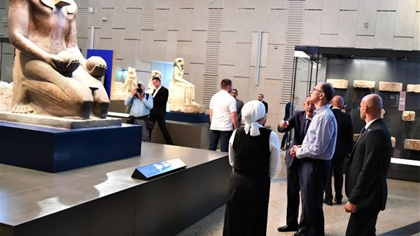 رئيس وزراء صربيا يزور المتحف المصري الكبير والمتحف القومي للحضارة ومنطقة أهرامات الجيزة