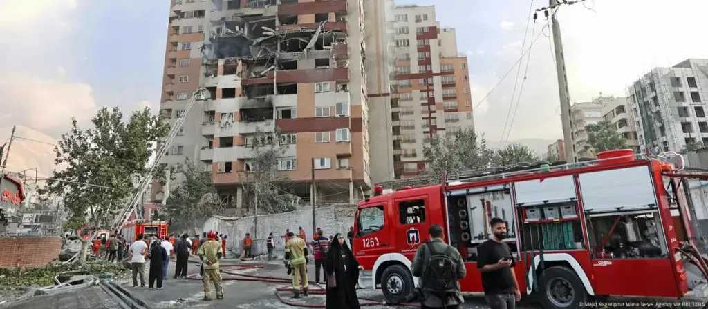 سخط شعبي واسع في اليمن بعد إعلان الحوثيين الانخراط عسكريًا إلى جانب إيران