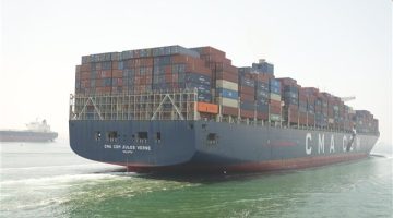 قناة السويس تشهد عبور سفينة الحاويات العملاقة CMA CGM JULES VERNE