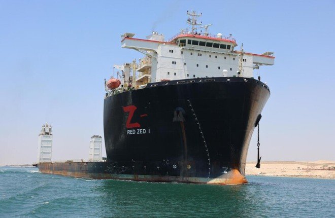 قناة السويس تكشف تفاصيل حادث جنوح سفينة “RED ZED 1” دون خسائر بشرية