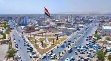 ”لماذا ننبهر بما في مأرب؟”.. سؤال من صحفي تعزي عن تردي الخدمات في مدينته