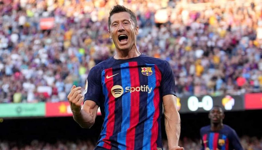 ليفاندوفسكي يقترب من الرحيل عن برشلونة…