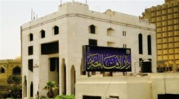 ما حكم الصلاة في النعال؟.. دار الإفتاء تجيب