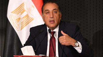 مدبولي يبدأ جولة تفقدية لمتابعة استعدادات البنية التحتية لاستيراد الغاز بمنطقة السخنة