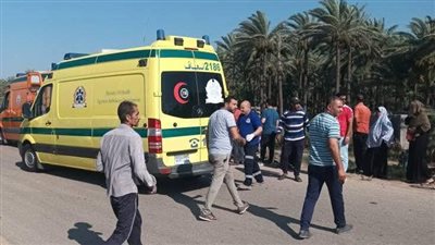 مصرع شخص وإصابة 8 آخرين في تصادم سيارة وجرار زراعي بكفر الشيخ