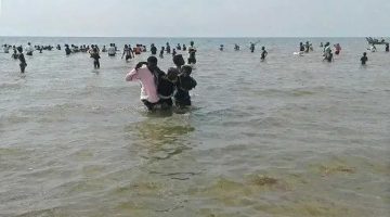 مهرب يلقي 200 شخصًا في ساحل يمني ويلوذ بالفرار