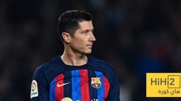 موقف برشلونة من التعاقد مع بديل لليفاندوفسكي!